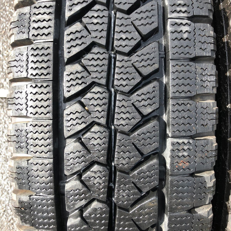 205/70R17.5 BRIDGESTONE 115/113L, W979, 中古　2017年 激安美品　2本セット：10000円