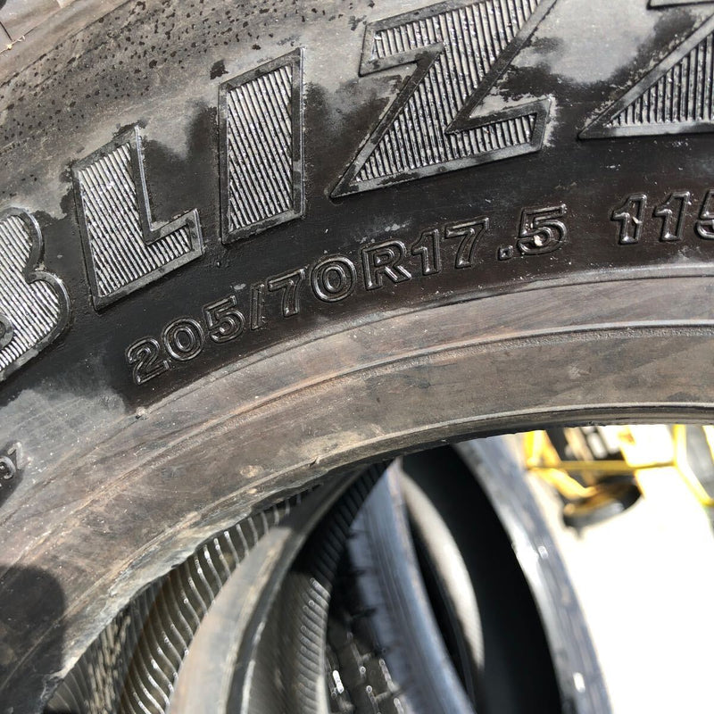 205/70R17.5 BRIDGESTONE 115/113L, W979, 中古　2017年 激安美品　2本セット：10000円