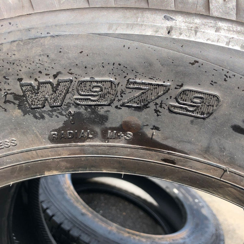 205/70R17.5 BRIDGESTONE 115/113L, W979, 中古　2017年 激安美品　2本セット：10000円