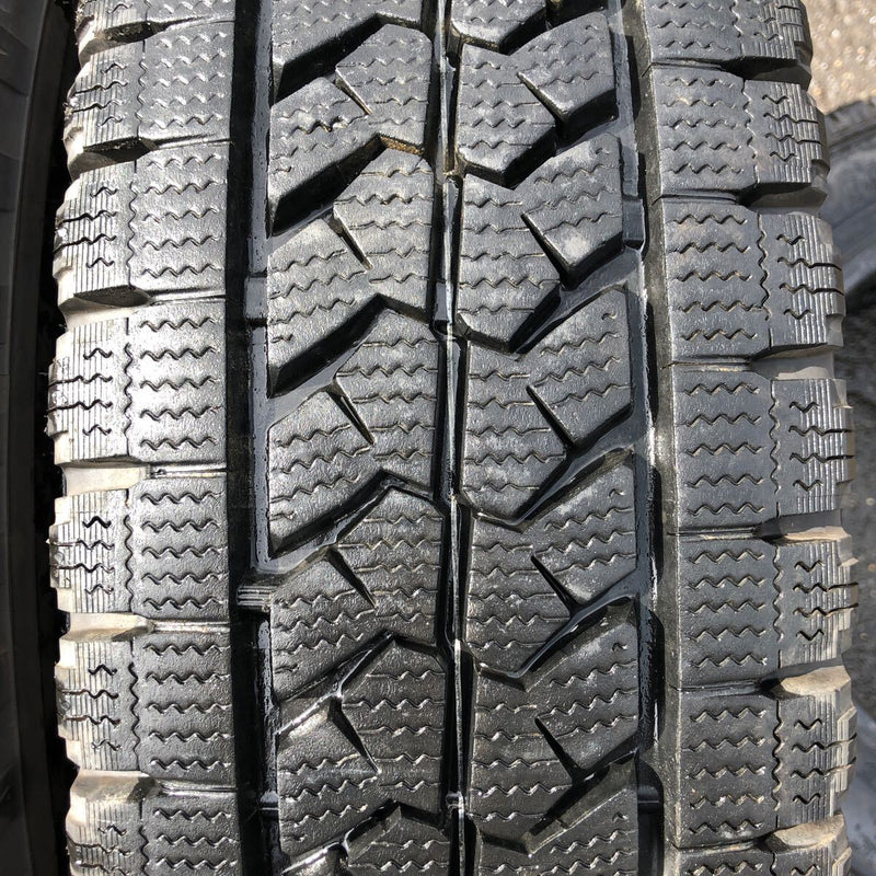 205/70R17.5 BRIDGESTONE 115/113L, W979, 中古　2017年 激安美品　2本セット：10000円