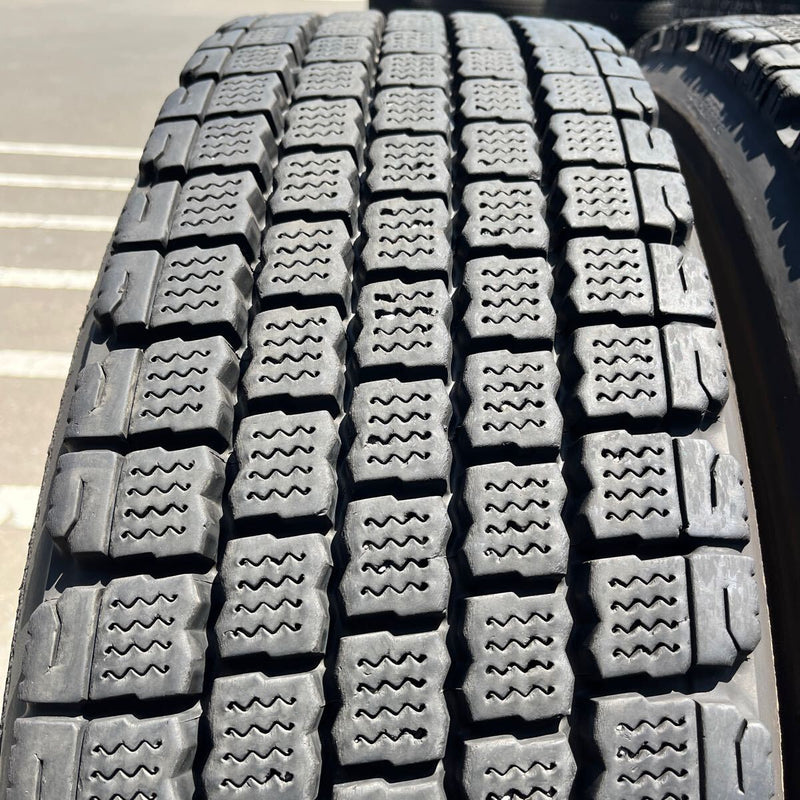 275/80R22.5 再生　中古　W910 バリ溝　激安美品　　8本セット：104000円