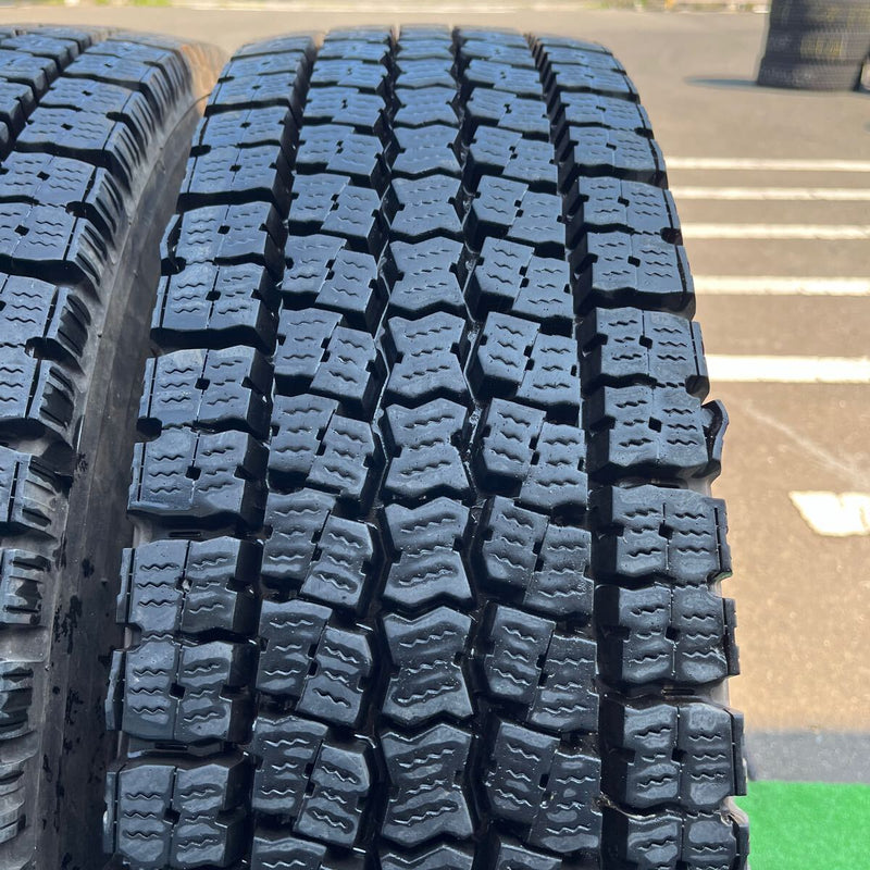 225/90R17.5 TOYO, M919 　中古　バリ山　 激安美品　6本セット：50000円