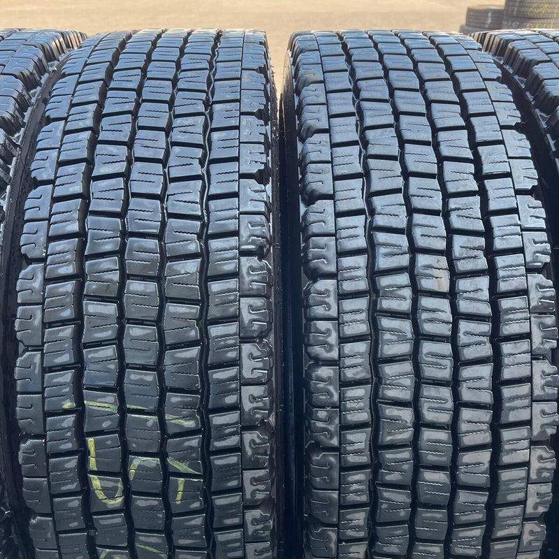 275/80R22.5 DUNLOP, SP081 中古スタッドレス　激安美品　　4本セット：78000円