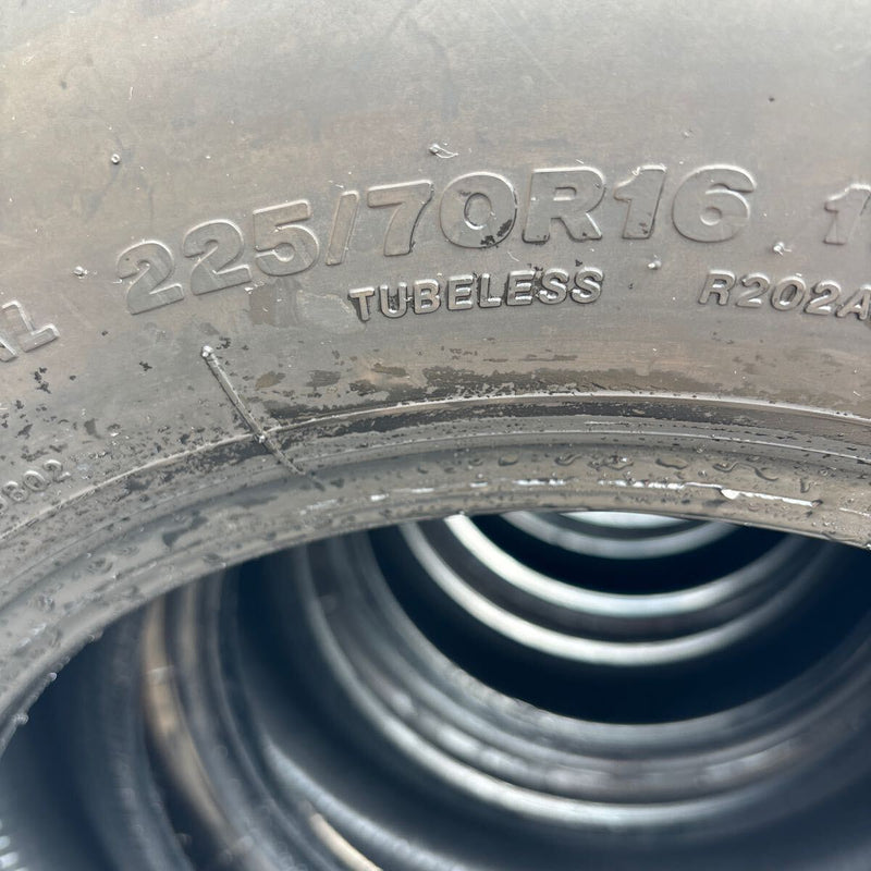 225/70R16 BRIDGESTONE 117/115L, R202, 中古　激安美品　4本＋1セット：25000円