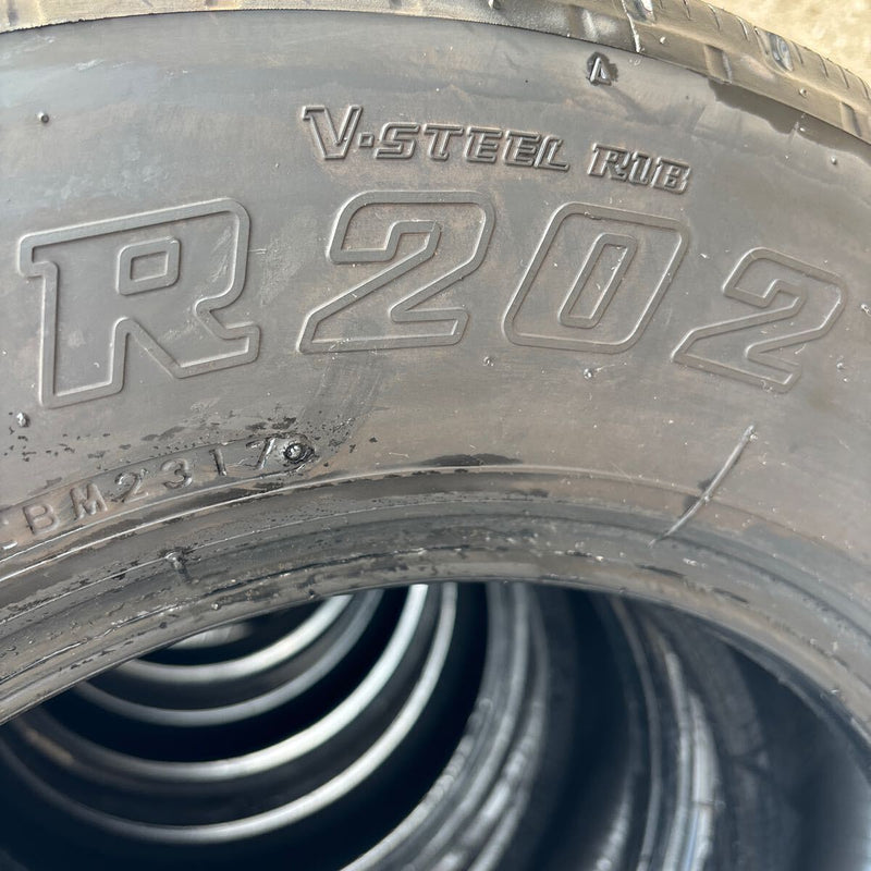 225/70R16 BRIDGESTONE 117/115L, R202, 中古　激安美品　4本＋1セット：25000円