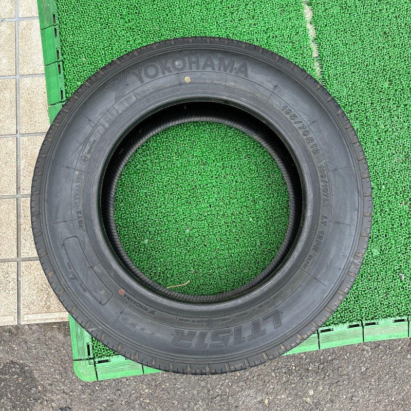 195/70R16 YOKOHAMA 109/107L, LT151R, 2016年　バリ溝　イボ付き　激安美品　　1本：6000円