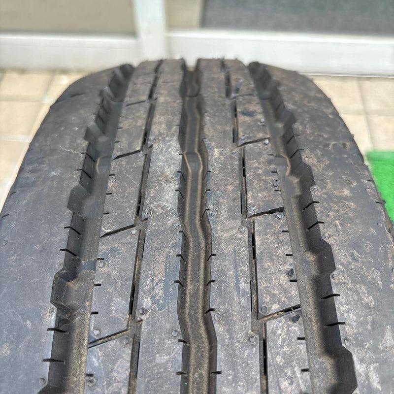 205/65R15 YOKOHAMA 107/105L, LY151R, 12PR, 2017年　バリ溝　イボ付き　　激安美品　　1本：6000円