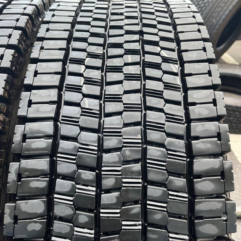 275/80R22.5 BRIDGESTONE, W999 中古スタッドレス　激安美品　　4本セット：57000円