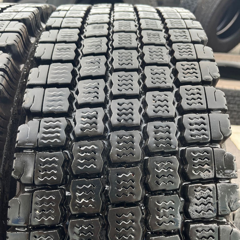 215/70R17.5 BRIDGESTONE, W910 中古　激安美品　　6本セット：38000円