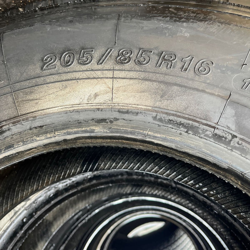 205/85R16 YOKOHAMA, LT151R 　バリ溝　　激安美品　　6本セット：33000円