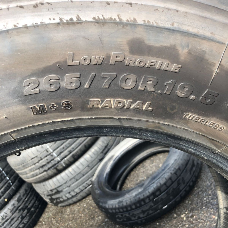 265/70R19.5 BRIDGESTONE 140/138J, W900, 2016年製　激安美品　1本：12000円