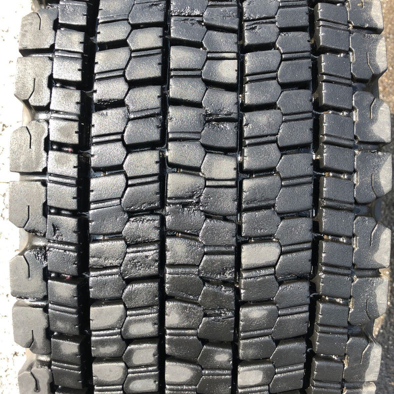 265/70R19.5 BRIDGESTONE 140/138J, W900, 2016年製　激安美品　1本：12000円