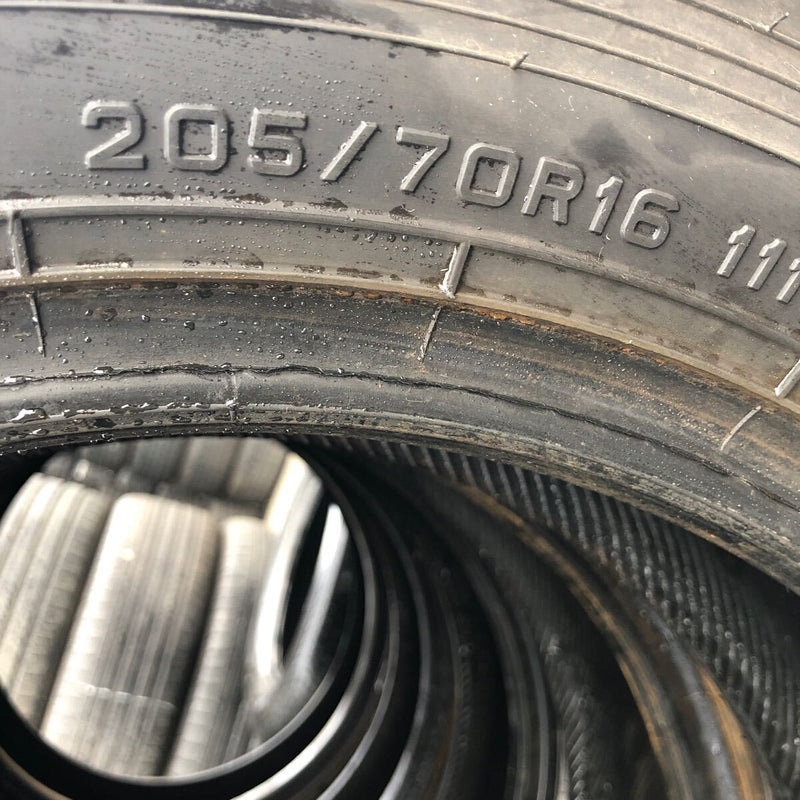 205/70R16 DUNLOP 111/109L, LT03, 中古　スタッドレス　激安美品　　4本＋1セット：20000円