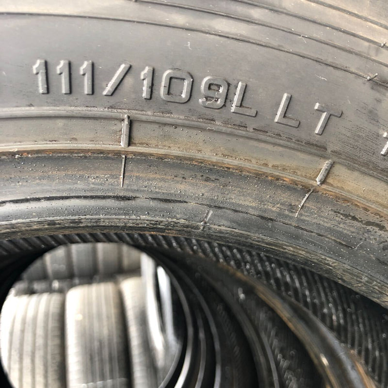 205/70R16 DUNLOP 111/109L, LT03, 中古　スタッドレス　激安美品　　4本＋1セット：20000円