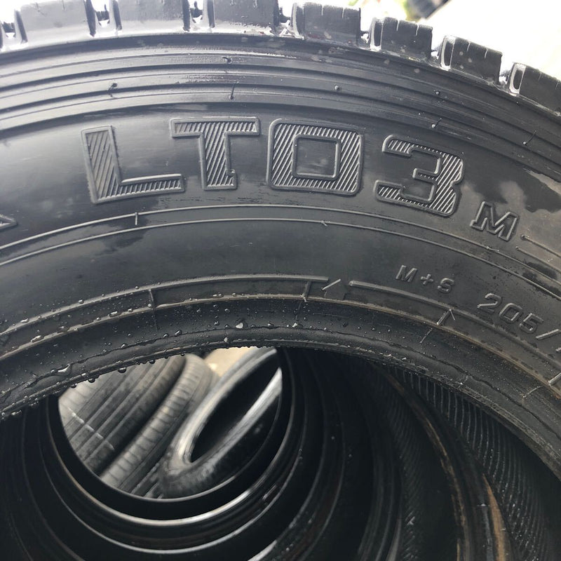 205/70R16 DUNLOP 111/109L, LT03, 中古　スタッドレス　激安美品　　4本＋1セット：20000円