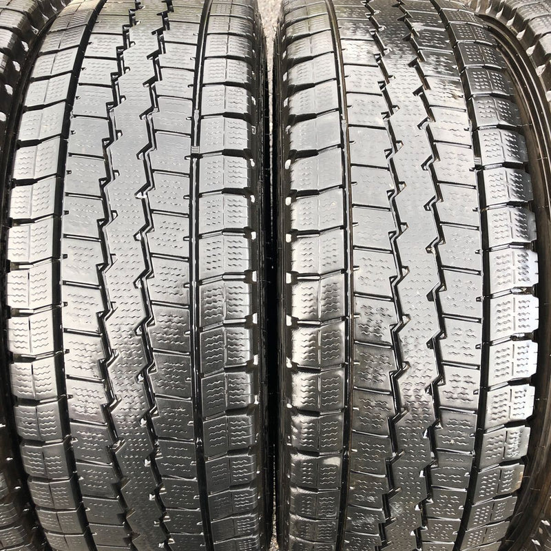 205/70R16 DUNLOP 111/109L, LT03, 中古　スタッドレス　激安美品　　4本＋1セット：20000円