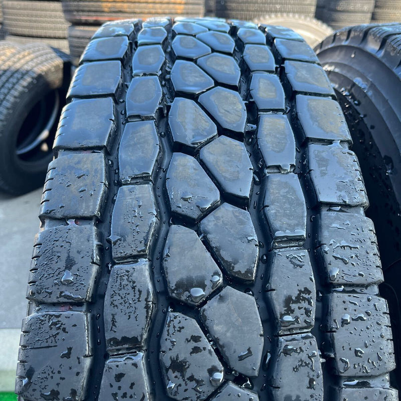 295/80R22.5 BRIDGESTONE, M801 中古ミックス　激安美品　　2本セット：42000円