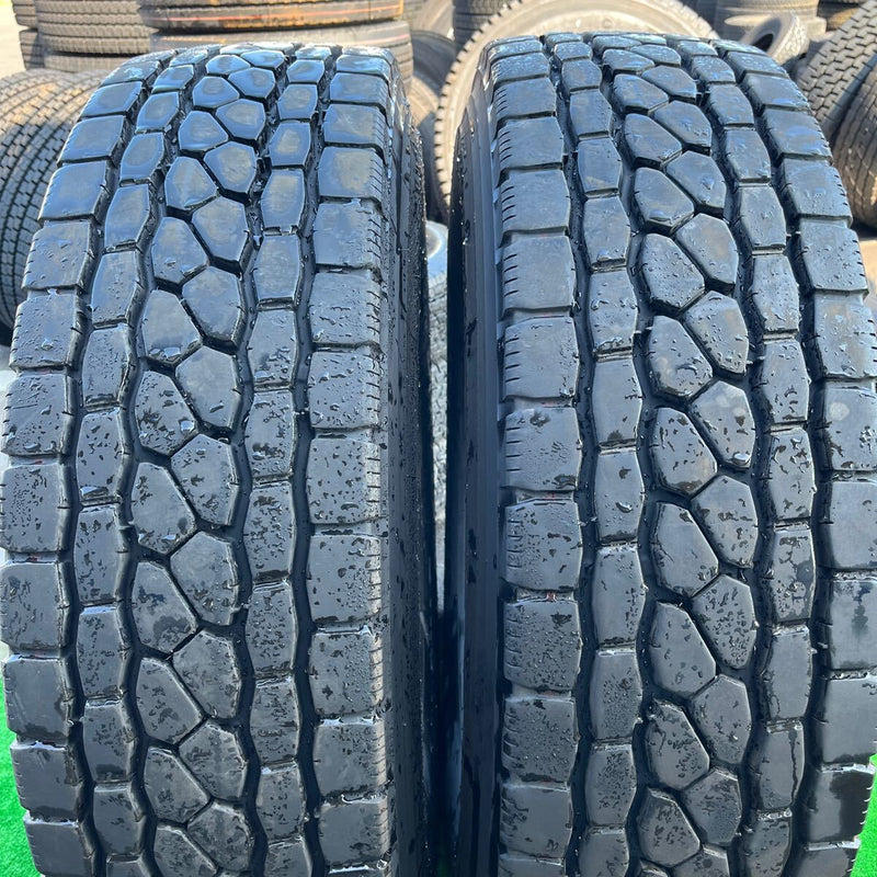 295/80R22.5 BRIDGESTONE, M801 中古ミックス　激安美品　　2本セット：42000円