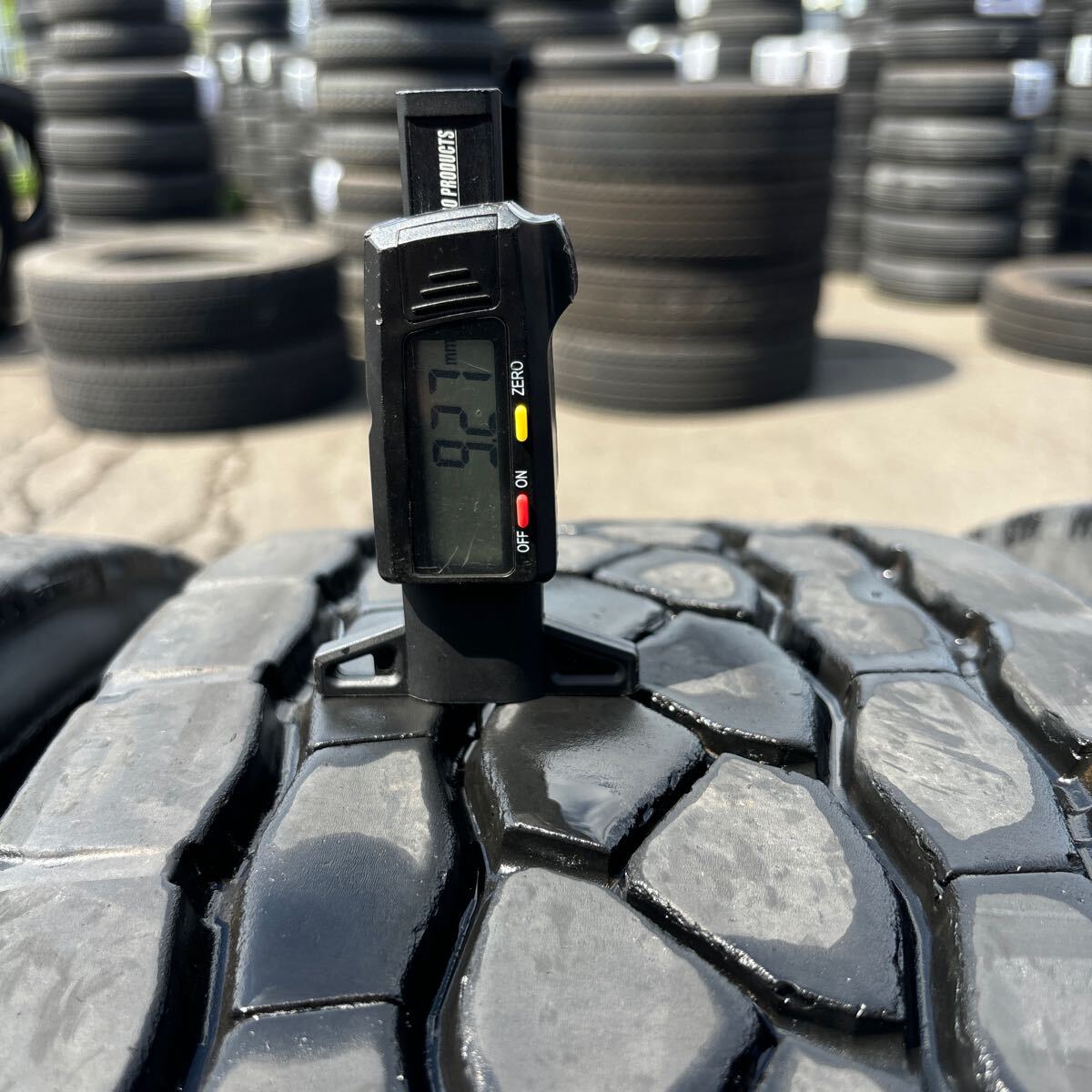 再生中古タイヤ 275/80R22.5 MIX 8本セット:80000円 | 桜国際貿易