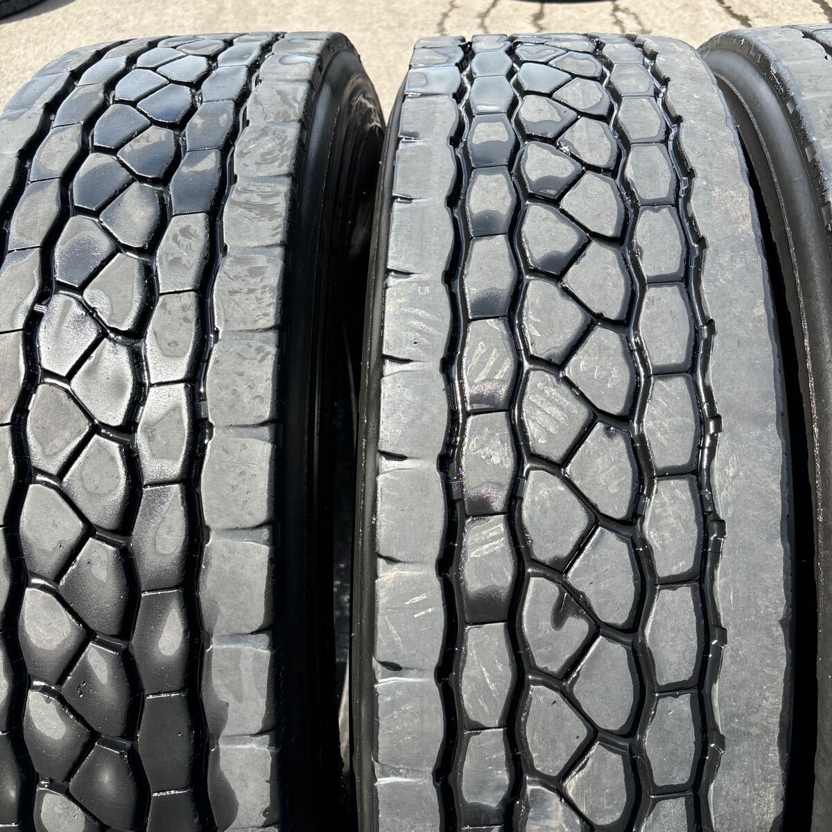 再生中古タイヤ 275/80R22.5 MIX 8本セット:80000円 | 桜国際貿易