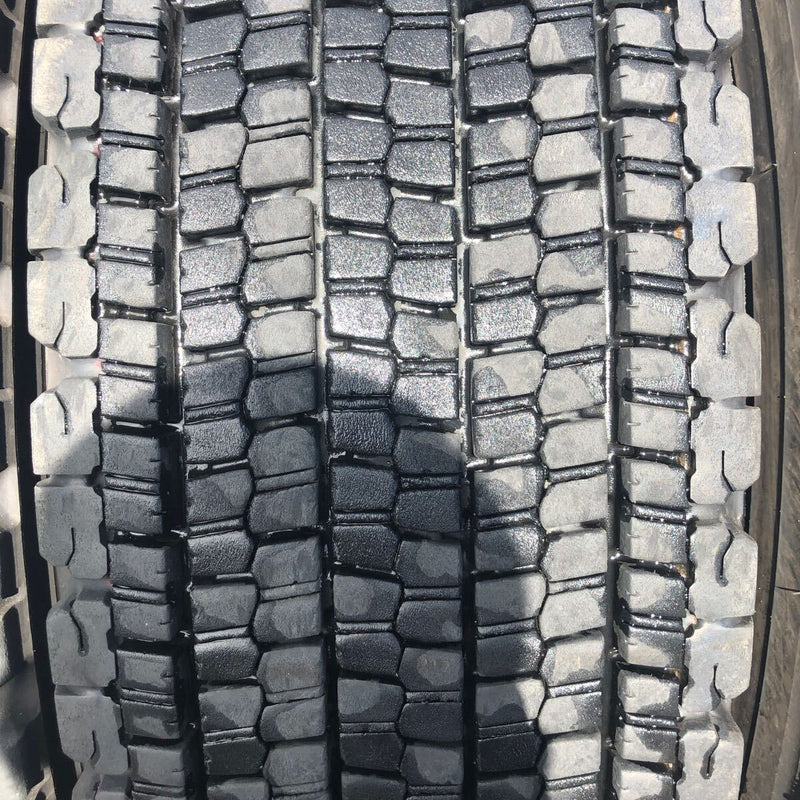 11R22.5 BRIDGESTONE W900, 中古　激安美品　　4本セット：59000円