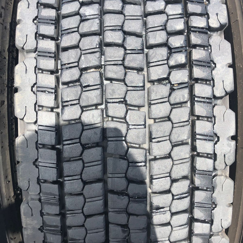 11R22.5 BRIDGESTONE W900, 中古　激安美品　　4本セット：59000円