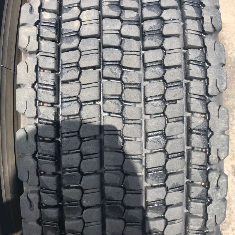 11R22.5 BRIDGESTONE W900, 中古　激安美品　　4本セット：59000円