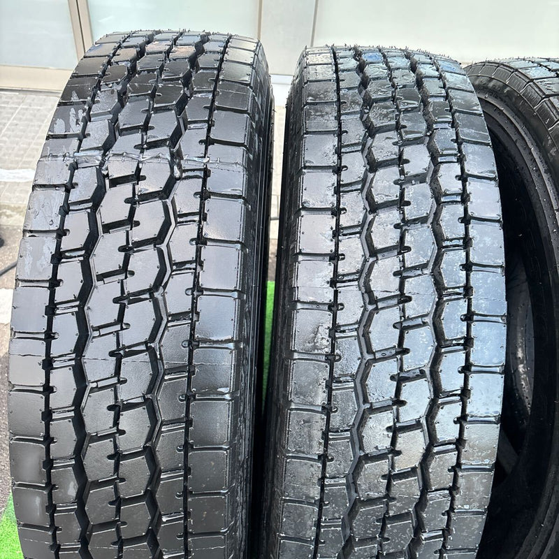 275/80R22.5 中古再生　ほぼ新品　激安美品　4本セット：80000円