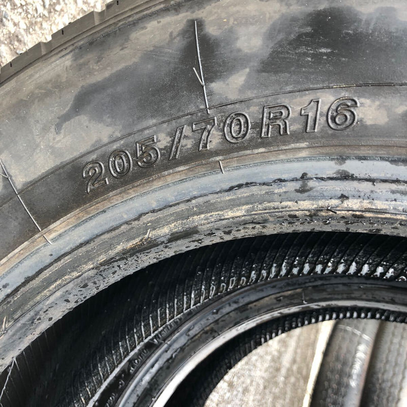 205/70R16　YOKOHAMA　111/109L, 12PR, LT151R, 2022年　激安美品　　2本セット：8000円