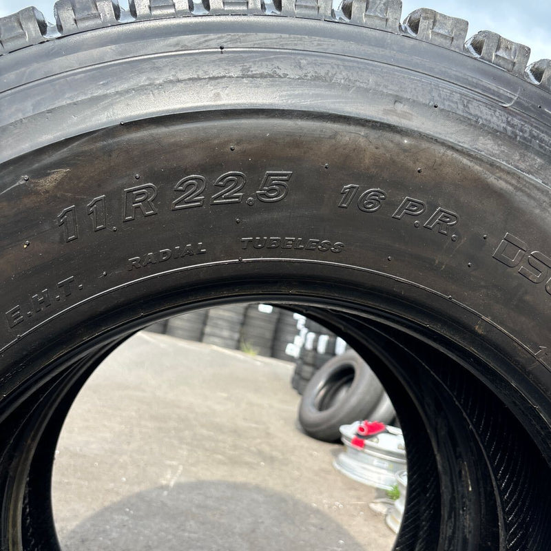 11R22.5 　TOYO M916 2020年製　中古地山　激安美品　スタッドレス　2本セット：28000円