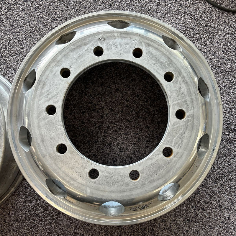 ALUX　アルミホイール　22.5×8.25の10穴(11R22.5或いは、295/80R22.5などに使う)激安美品　2本セット：34600円