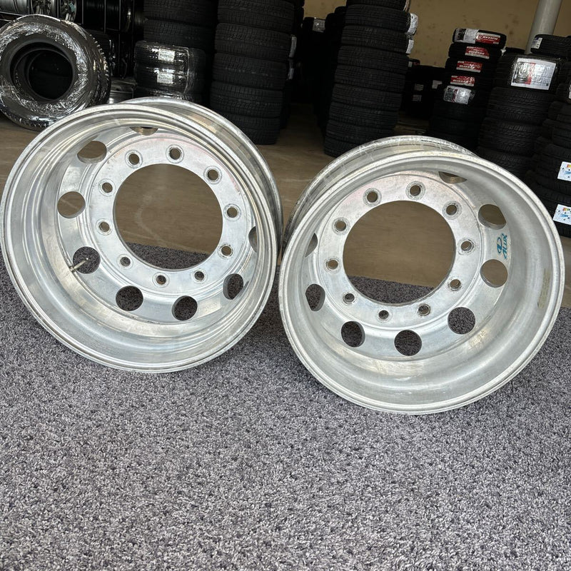 ALUX　アルミホイール　22.5×8.25の10穴(11R22.5或いは、295/80R22.5などに使う)激安美品　2本セット：34600円