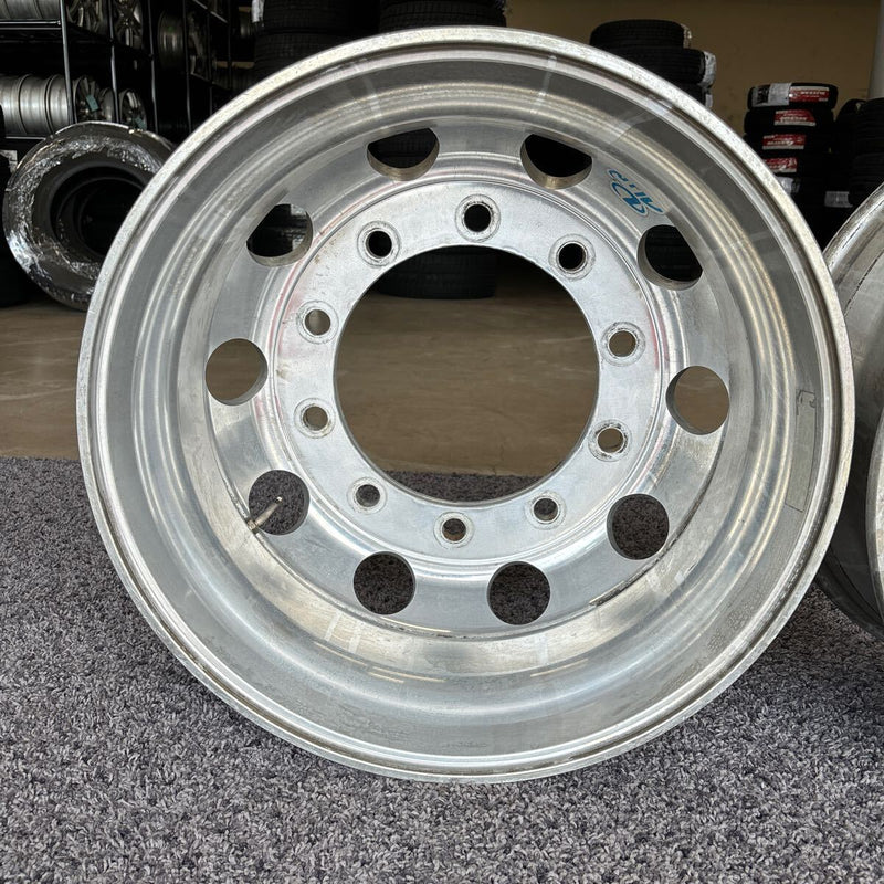 ALUX　アルミホイール　22.5×8.25の10穴(11R22.5或いは、295/80R22.5などに使う)激安美品　2本セット：34600円