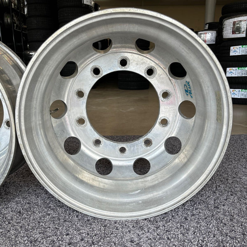 ALUX　アルミホイール　22.5×8.25の10穴(11R22.5或いは、295/80R22.5などに使う)激安美品　2本セット：34600円