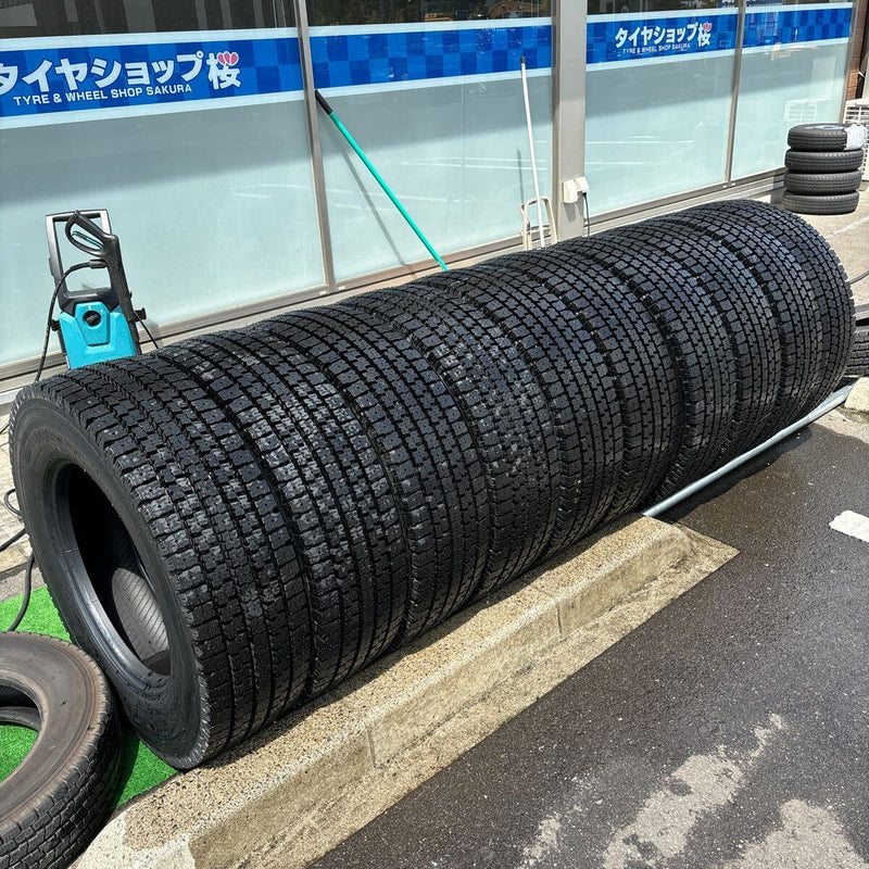 245/70R19.5 中古再生　スタッドレス　激安美品　10本セット：110000円