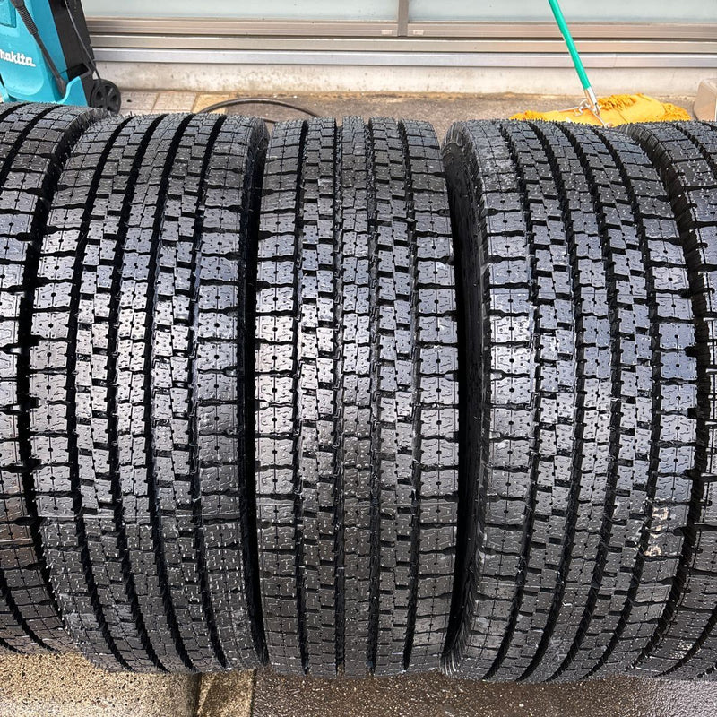 245/70R19.5 中古再生　スタッドレス　激安美品　10本セット：110000円