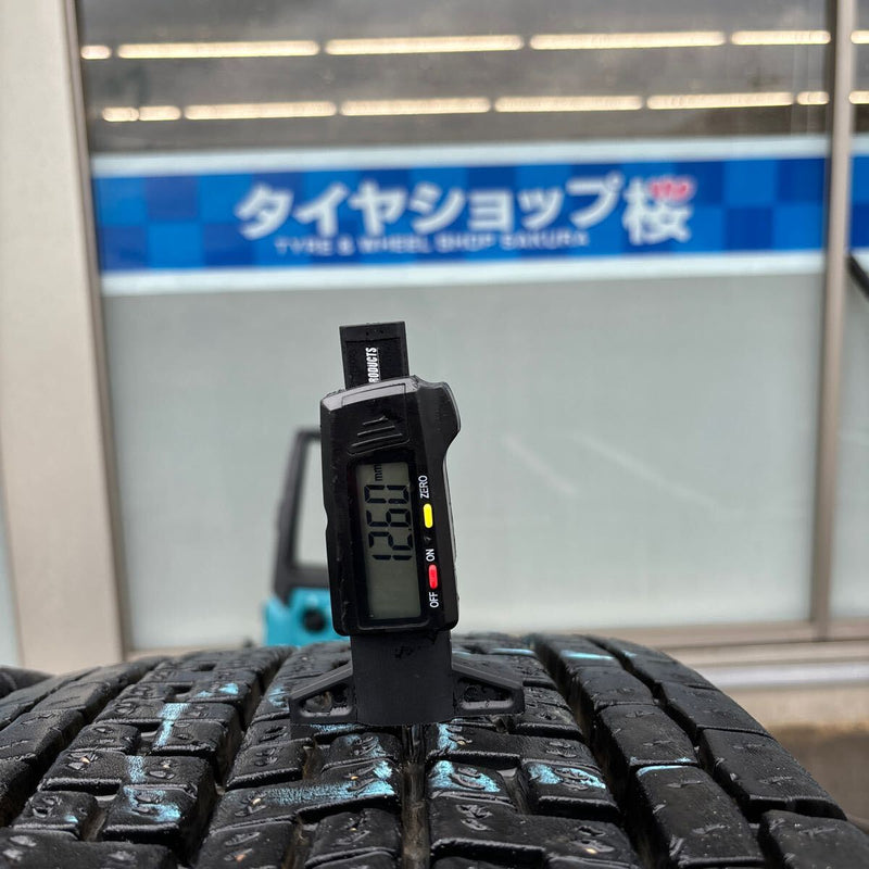 11R22.5　YOKOHAMA 　903ZW 中古再生　スタッドレス　　2本+1本セット：45000円