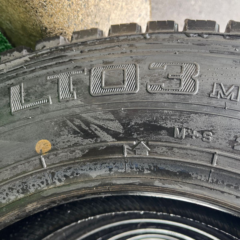 205/70R16 DUNLOP, LT03 中古スタッドレス　激安美品　　6本セット：24000円