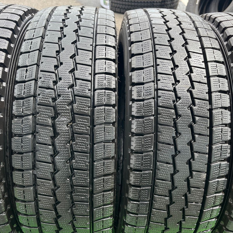 205/70R16 DUNLOP, LT03 中古スタッドレス　激安美品　　6本セット：24000円