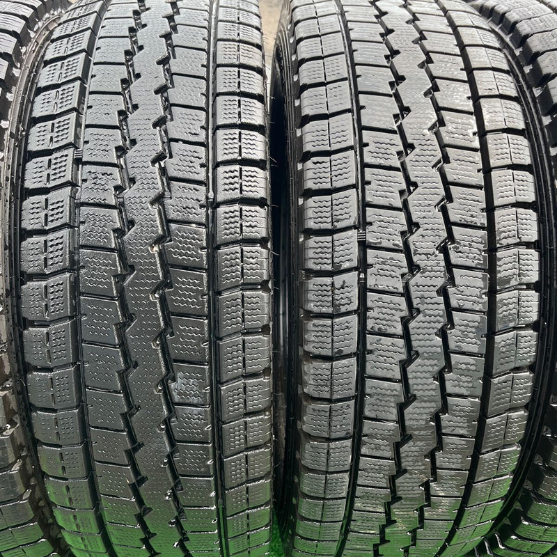 205/70R16 DUNLOP, LT03 中古スタッドレス　激安美品　　6本セット：24000円