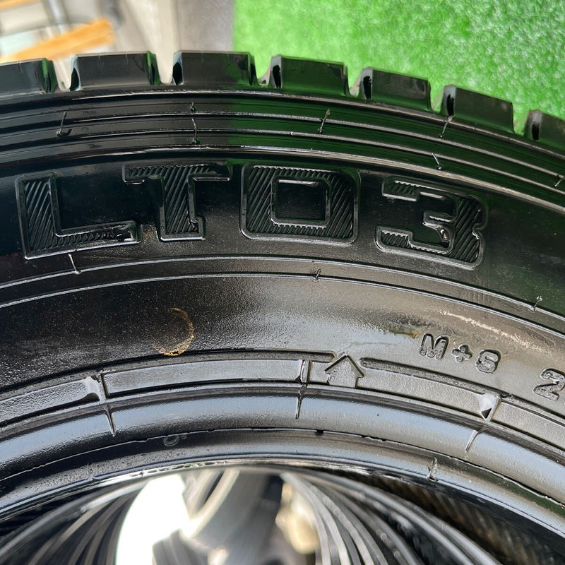 205/70R16 DUNLOP, LT03 中古スタッドレス　激安美品　　6本セット：24000円