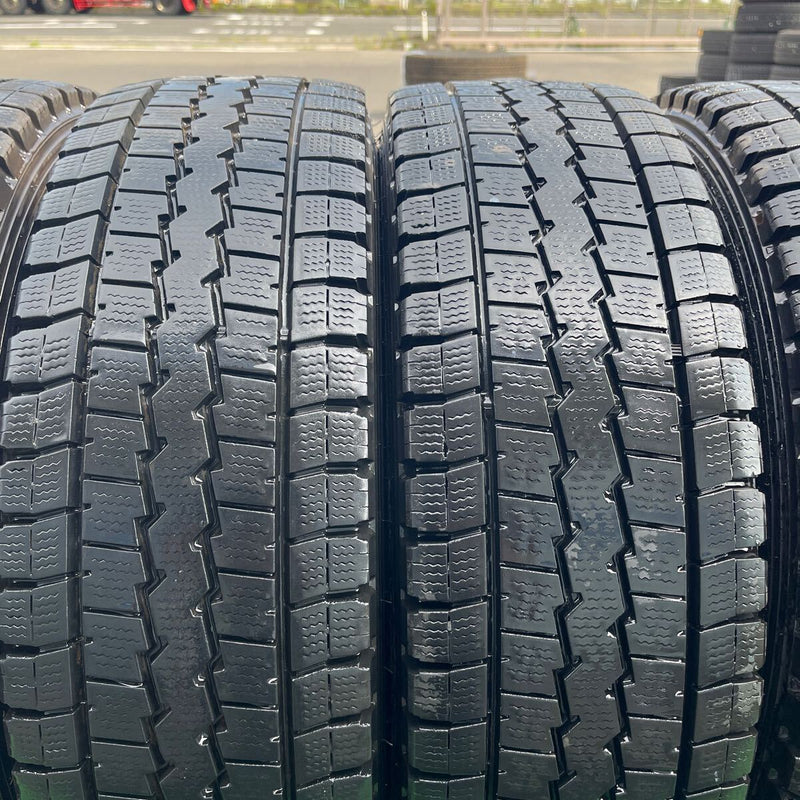 205/70R16 DUNLOP, LT03 中古スタッドレス　激安美品　　6本セット：24000円