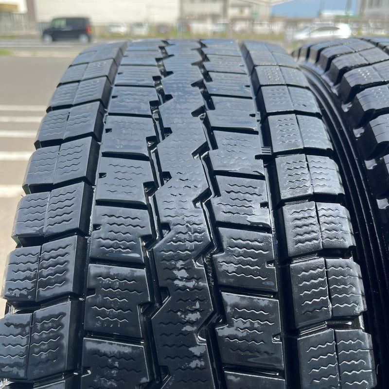 205/70R16 DUNLOP, LT03 中古スタッドレス　激安美品　　6本セット：24000円