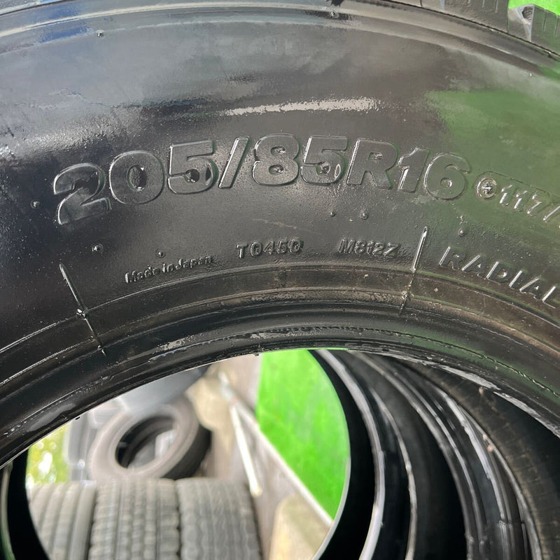 205/85R16 BRIDGESTONE, M812 中古ミックス　激安美品　　2本＋1本セット：13000円