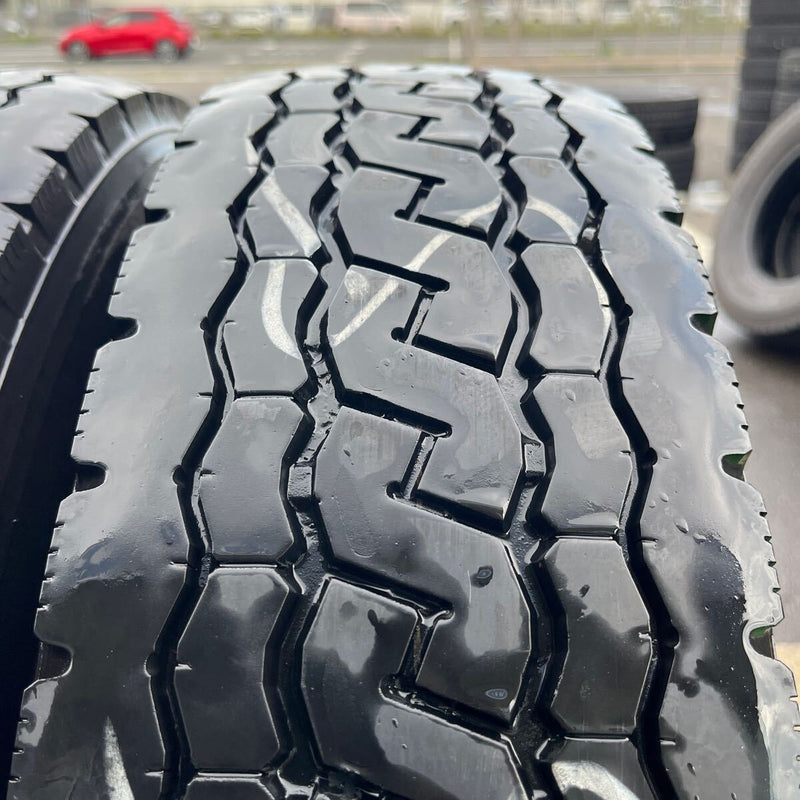 205/85R16 BRIDGESTONE, M812 中古ミックス　激安美品　　2本＋1本セット：13000円