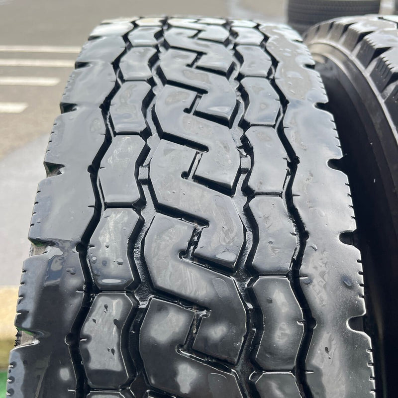 205/85R16 BRIDGESTONE, M812 中古ミックス　激安美品　　2本＋1本セット：13000円