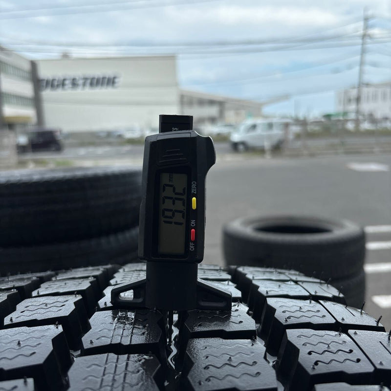 275/80R22.5 BRIDGESTONE W910 2015年製 中古スタッドレス　1本：19000円