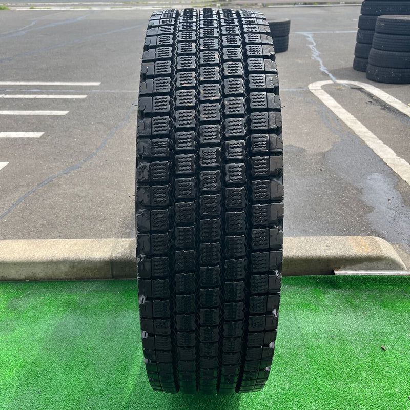 275/80R22.5 BRIDGESTONE, W911 中古　激安美品　　1本セット：14000円