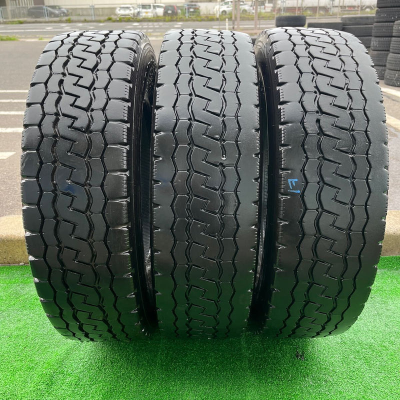 205/70R16 BRIDGESTONE, M804 中古ミックス　激安美品　　2本+1本セット：11000円