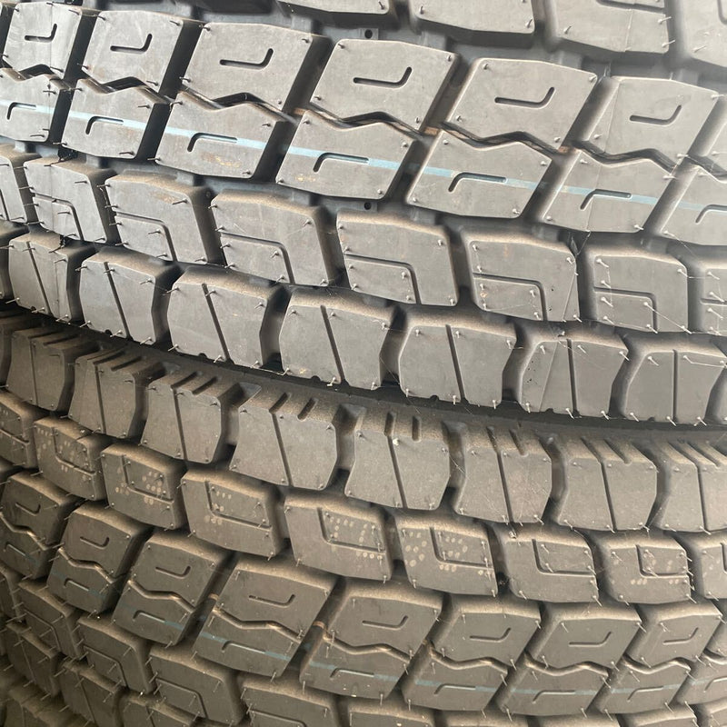 265/70R19.5 新品　ミスクタイヤ　　2023年製　激安美品　12本セット：324000円 未使用